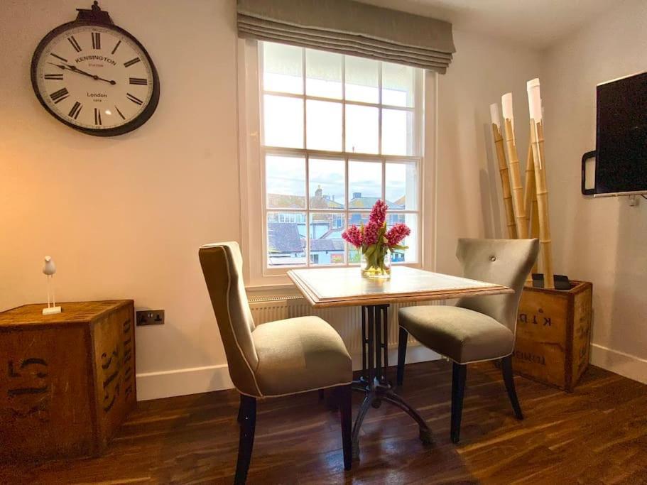 Stunning Little House On Poole Quay - Free Secure Parking & Wifi - In The Heart Of The Old Town - Great Location - Free Parking - Fast Wifi - Smart Tv - Newly Decorated - Sleeps 2! Close To Poole & Bournemouth & Sandbanks מראה חיצוני תמונה